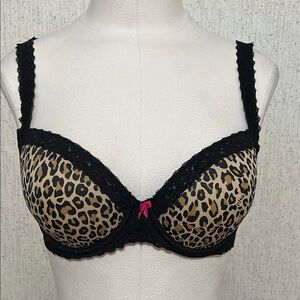 🆕 NWOT Pink by Victoria’s Secret 34C Demi, underwire Animal Print.